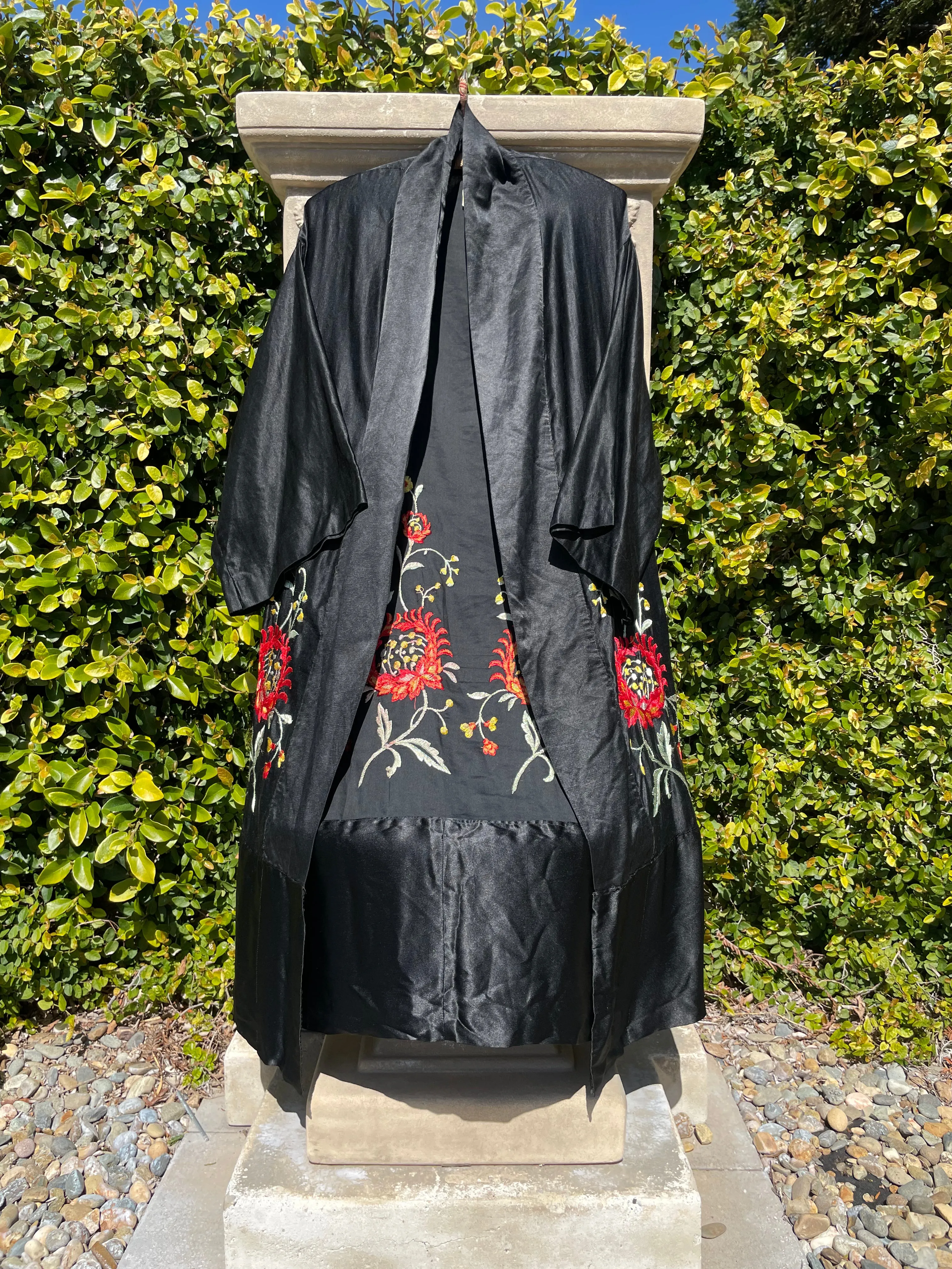 1920s Embroidered Noir Silk Robe