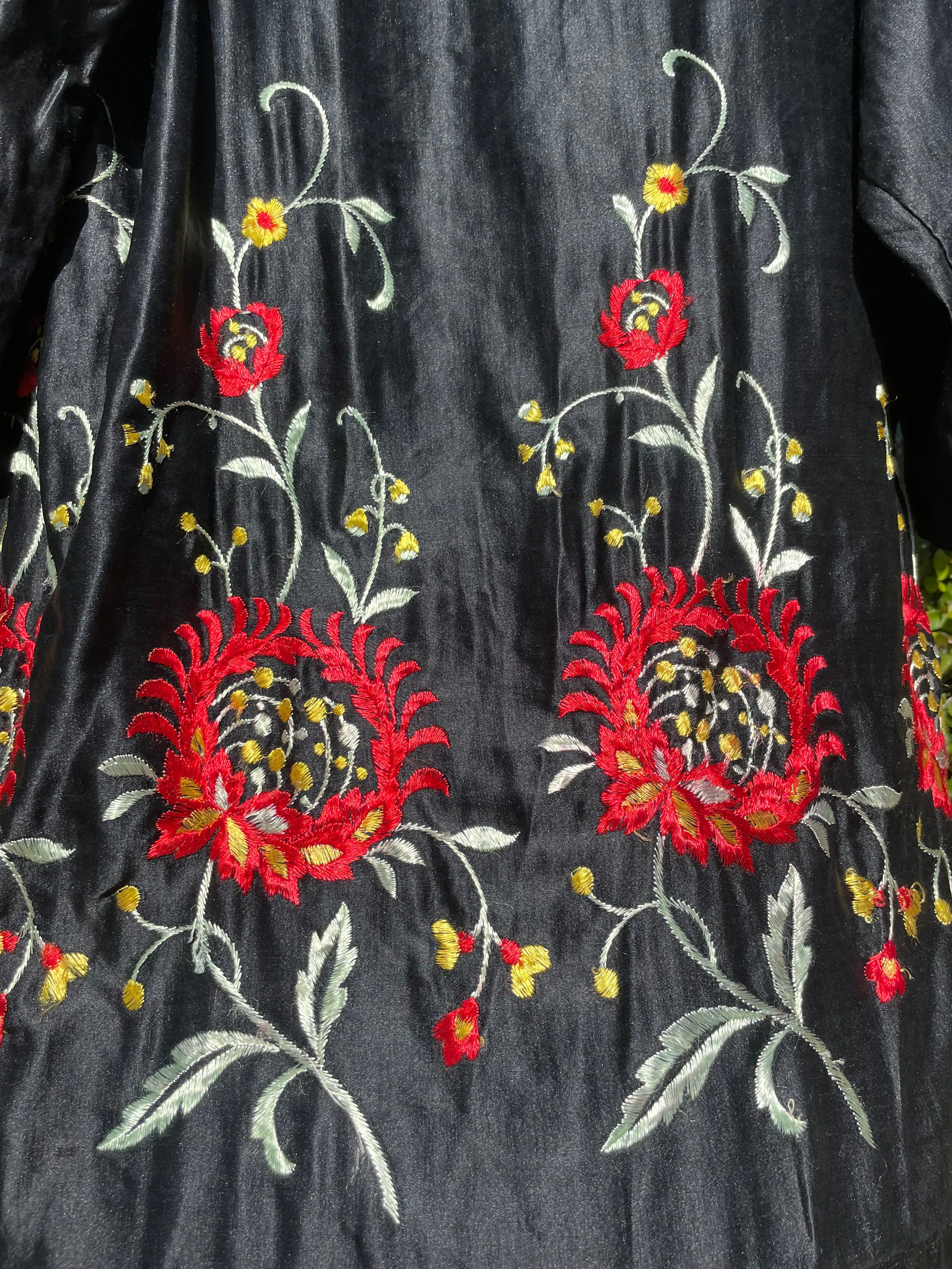 1920s Embroidered Noir Silk Robe