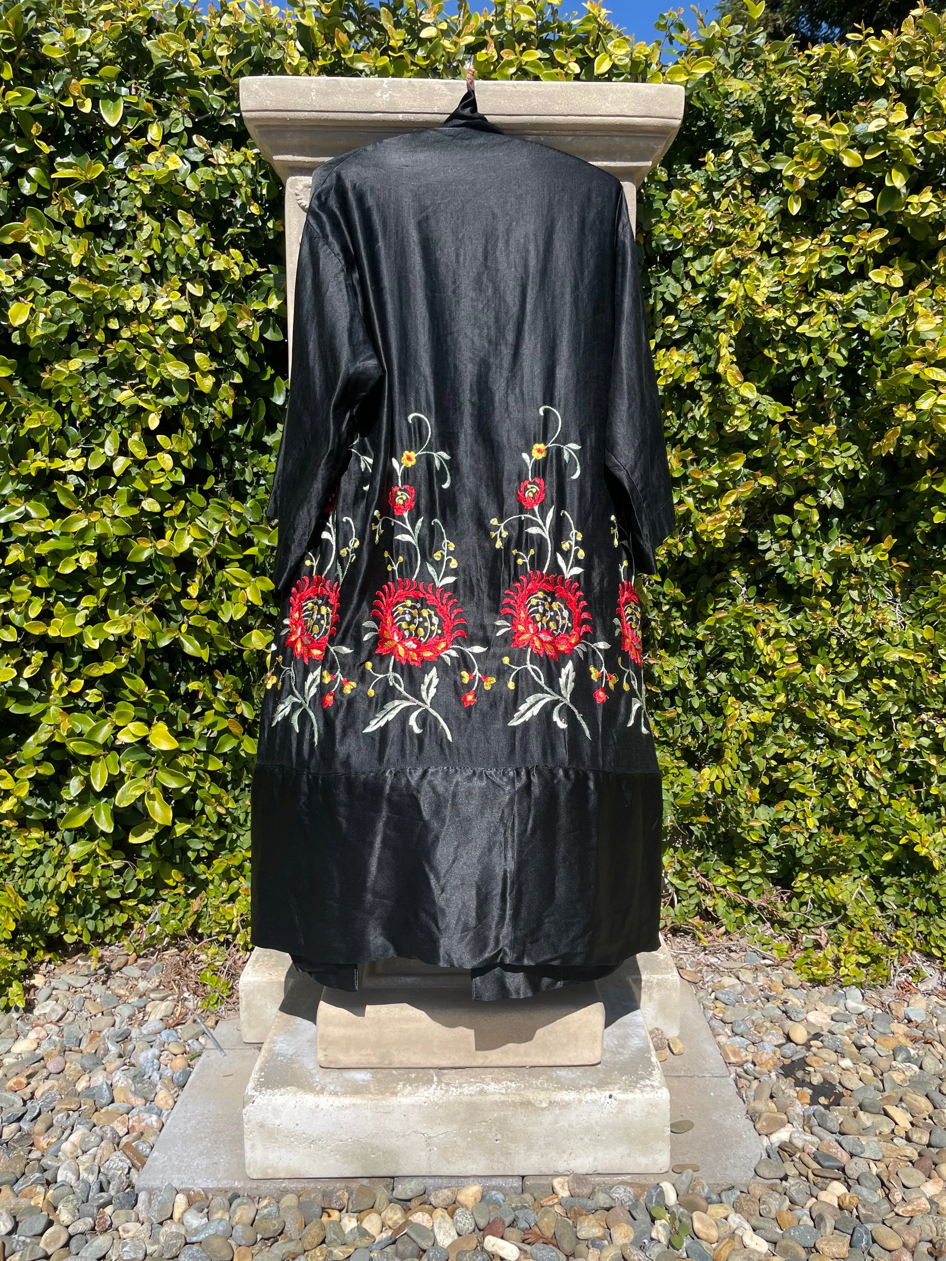 1920s Embroidered Noir Silk Robe