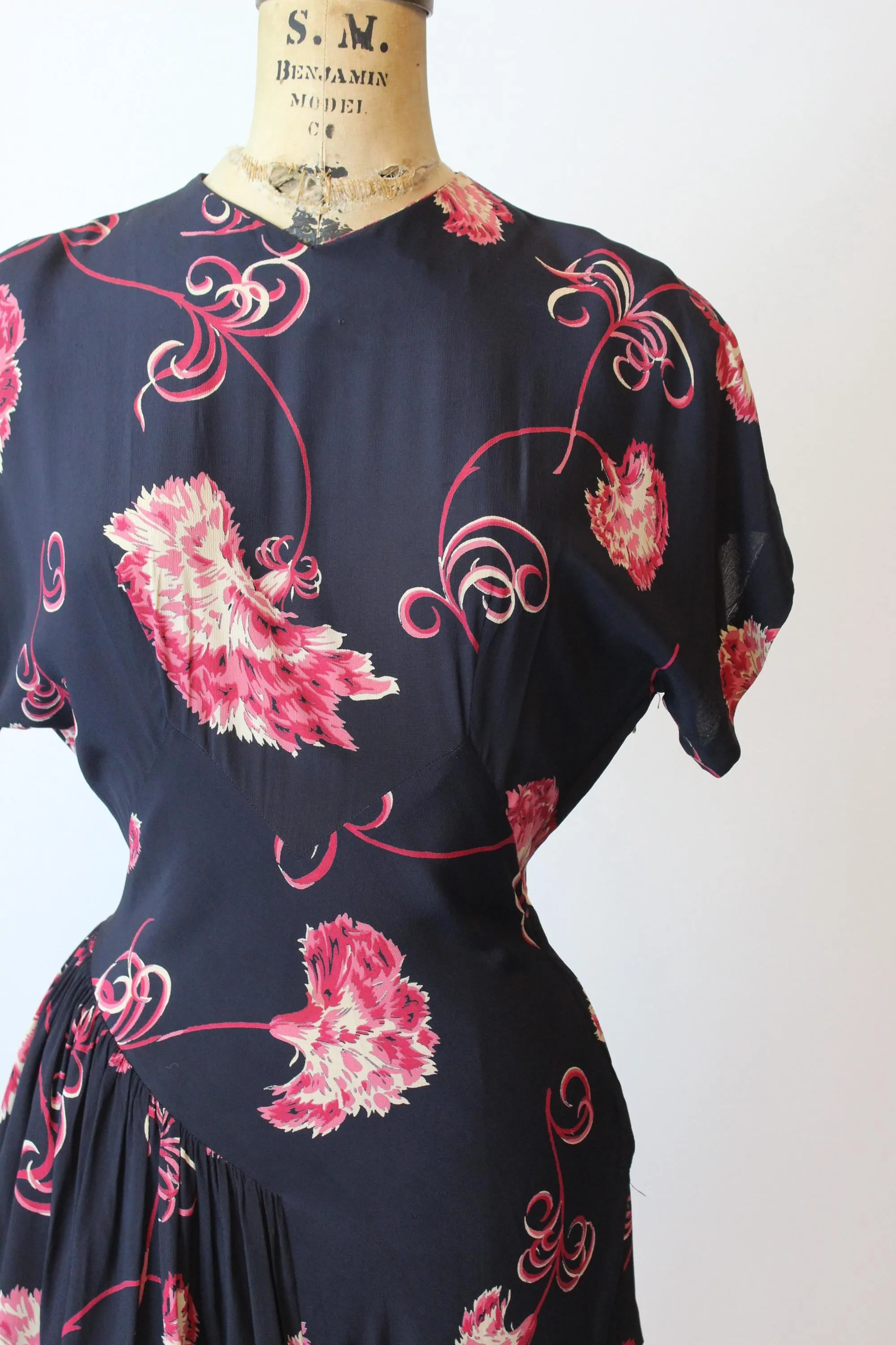 1940s NAN PARKER carnation print peplum dress small | new fall winter