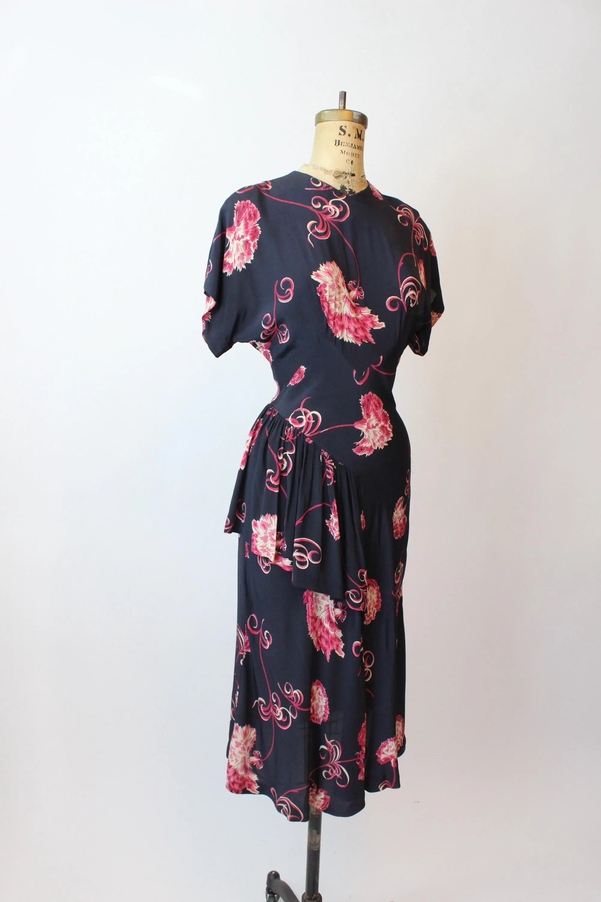 1940s NAN PARKER carnation print peplum dress small | new fall winter