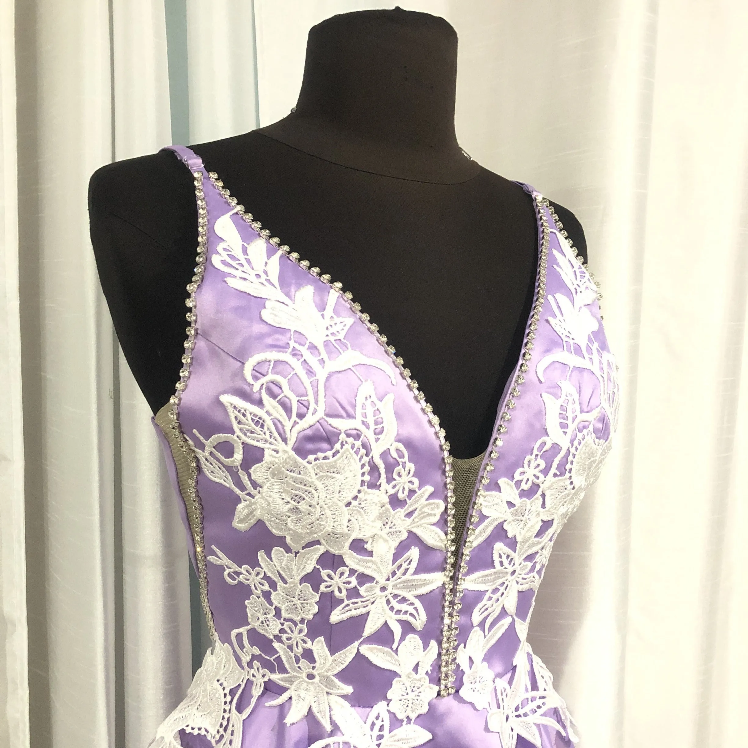 BOUTIQUE Lavender Short Fit & Flare Plunging V Dress Size 4 NWT
