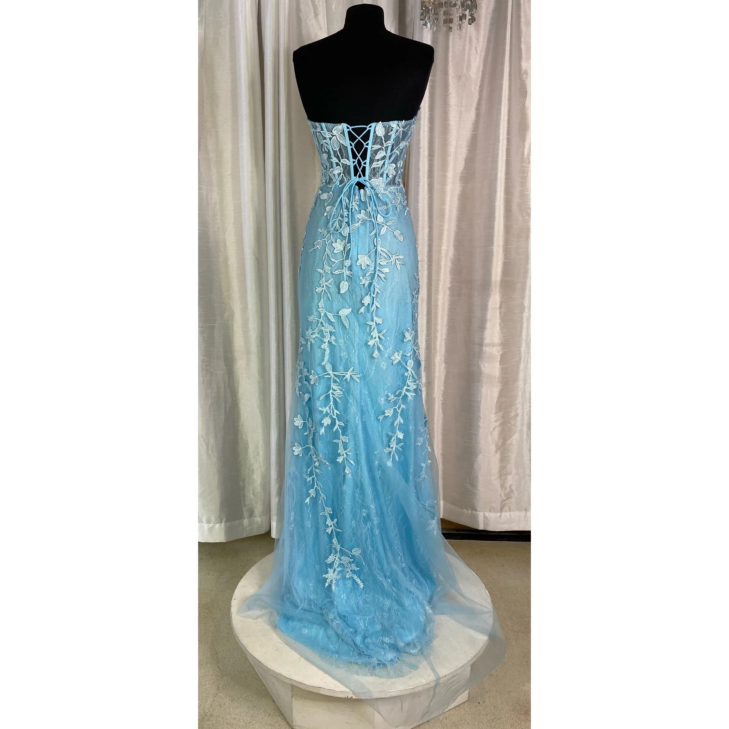 BOUTIQUE Long Strapless Gown Blue Size 4