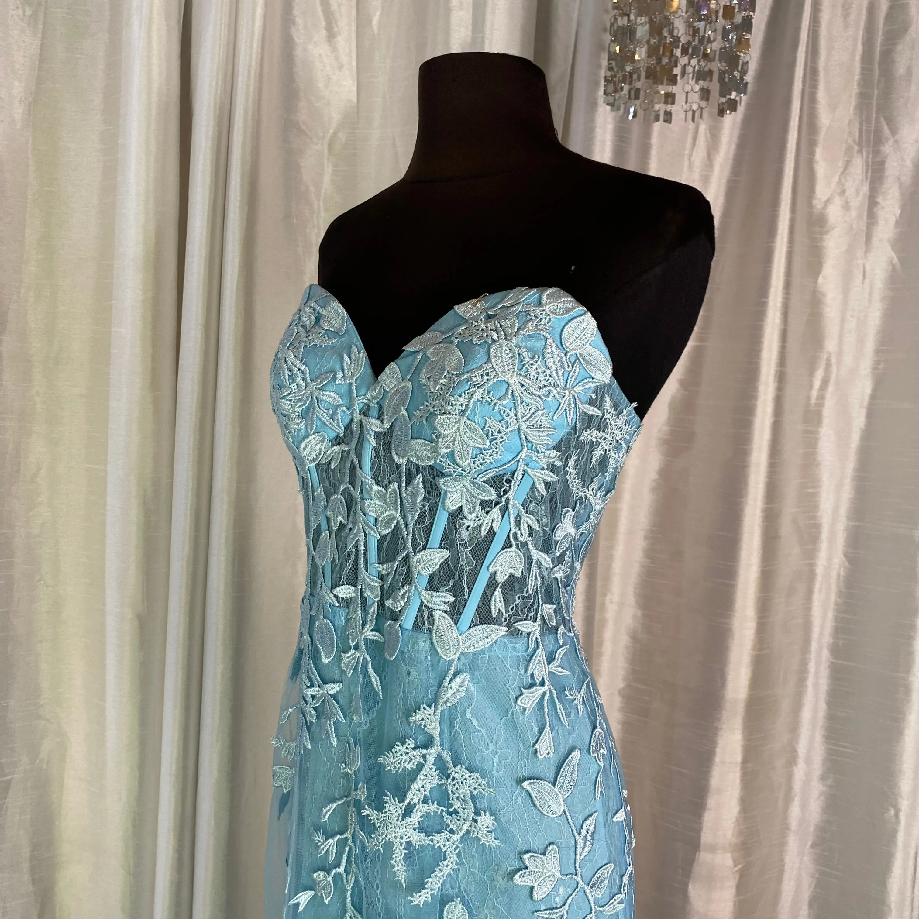 BOUTIQUE Long Strapless Gown Blue Size 4