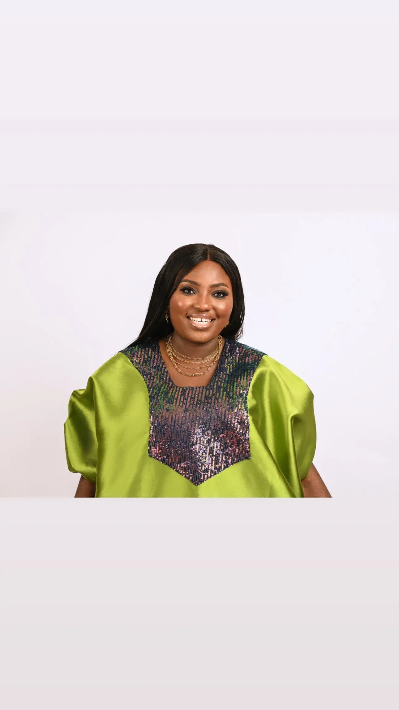 Buga Boubou short dress with multicolored sequin neckline (olive green)