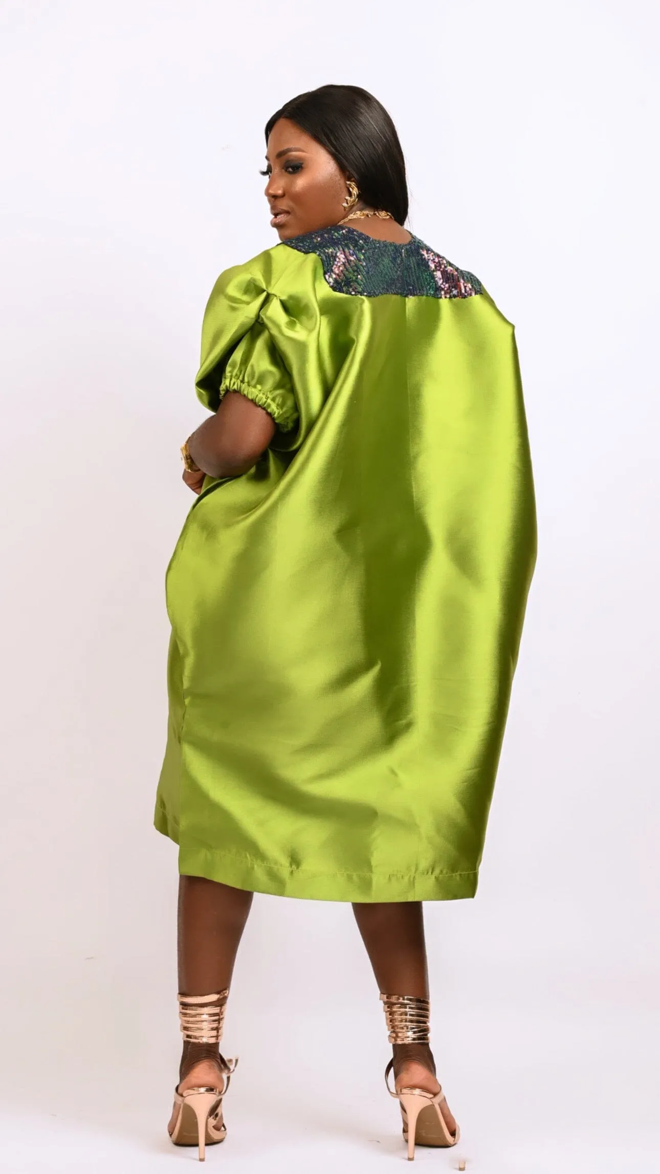 Buga Boubou short dress with multicolored sequin neckline (olive green)