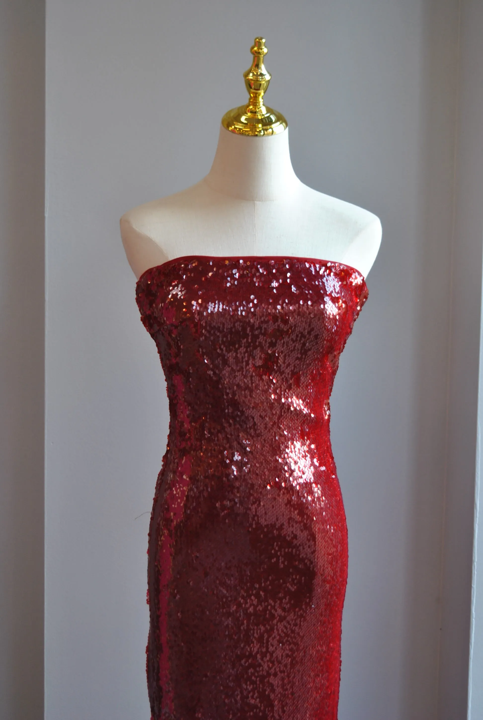 BURGUNDY SEQUIN STRAPLESS MIDI DRESS