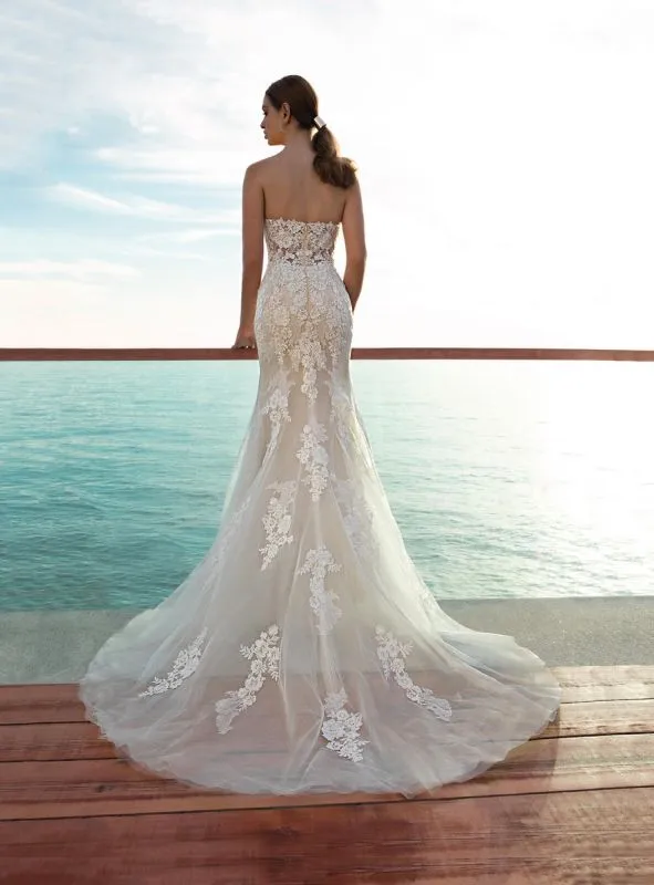 Cosmobella 8020 Ivory Size 14 Gown