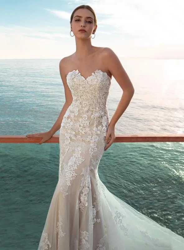 Cosmobella 8020 Ivory Size 14 Gown