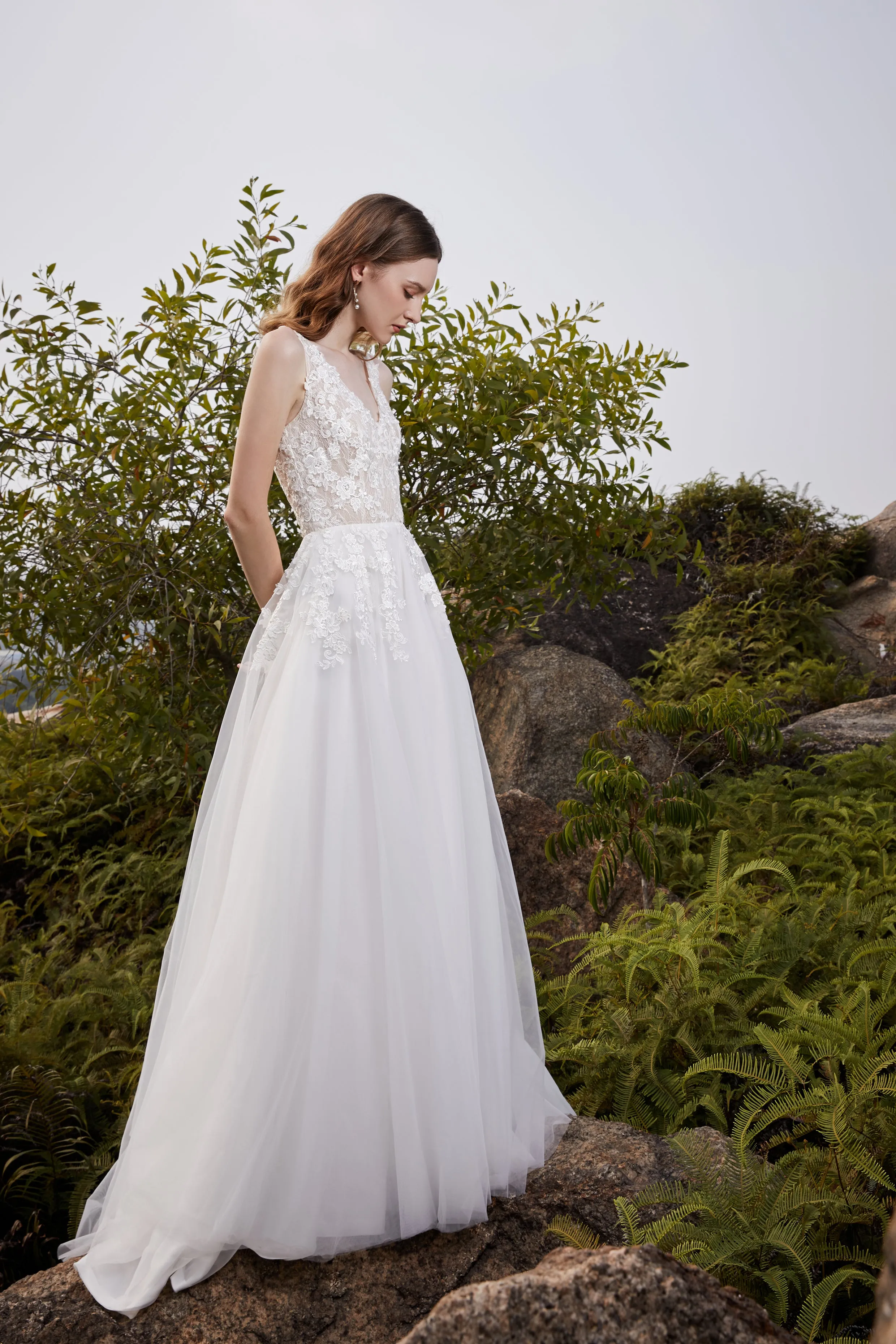 Georgeta - Selena Huan V-neck lace light-weighted low-back A-line gown