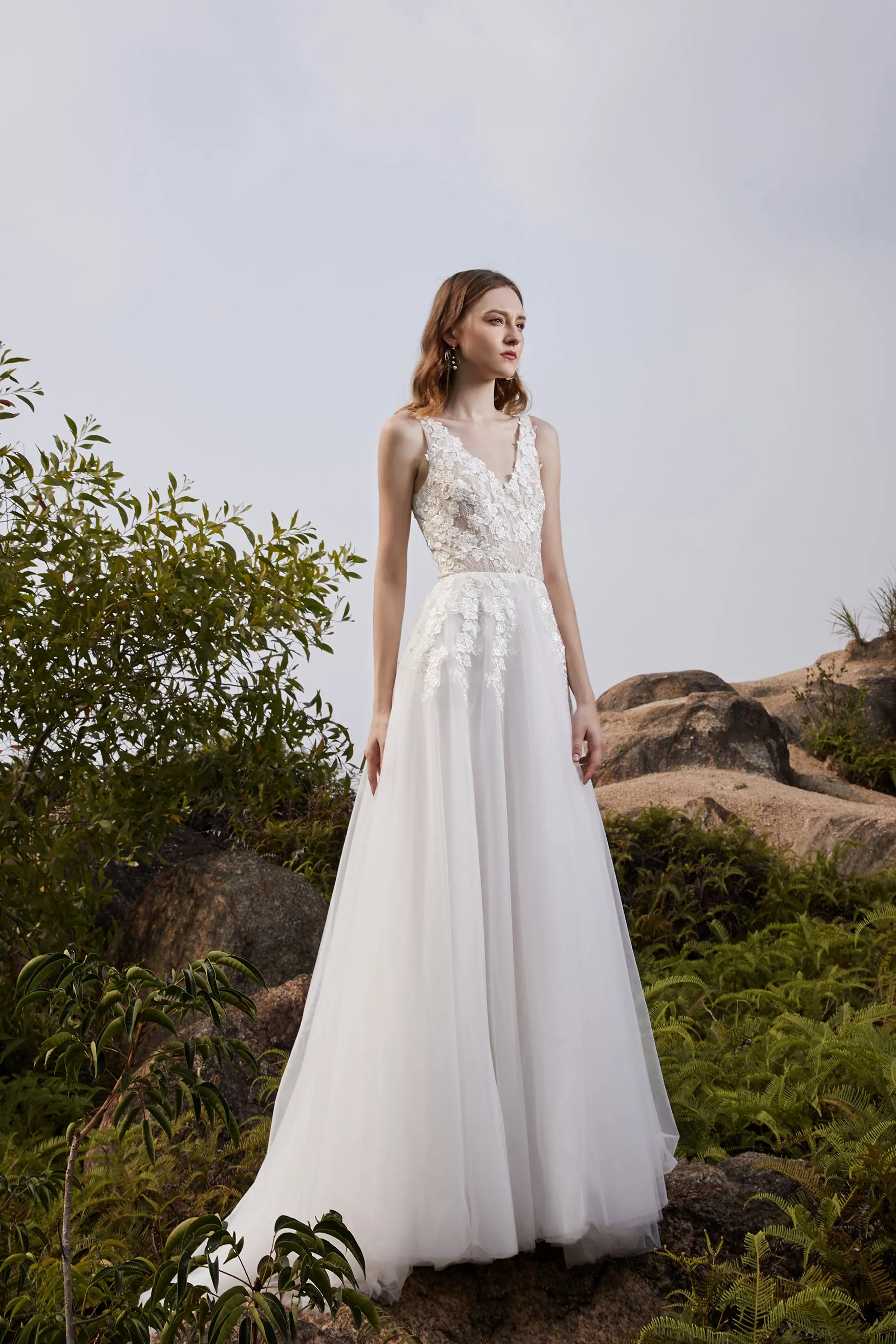 Georgeta - Selena Huan V-neck lace light-weighted low-back A-line gown