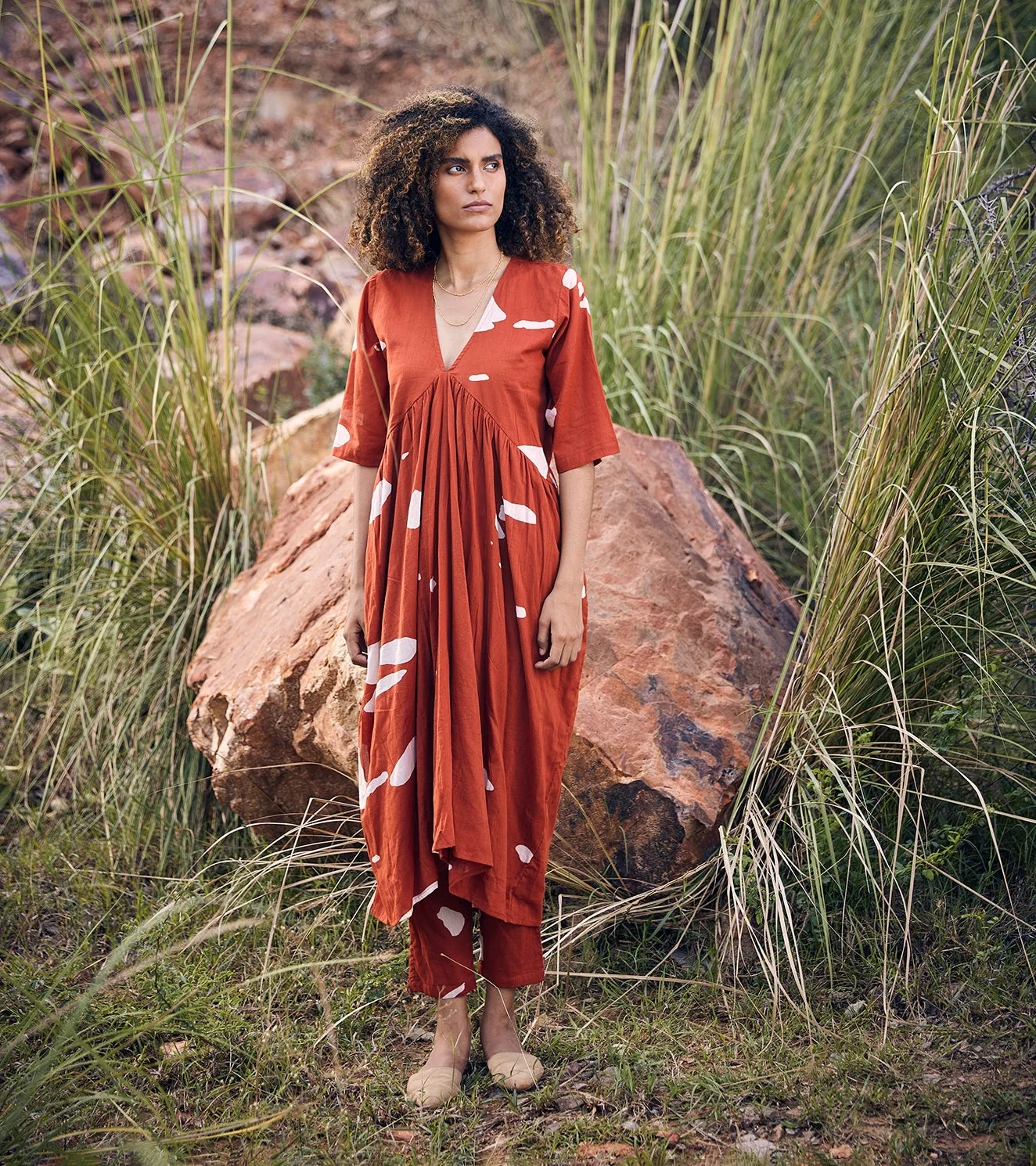 Khara Kapas Harvest Moon Co-ord Set 100% Cotton  Red and Off-white KW698