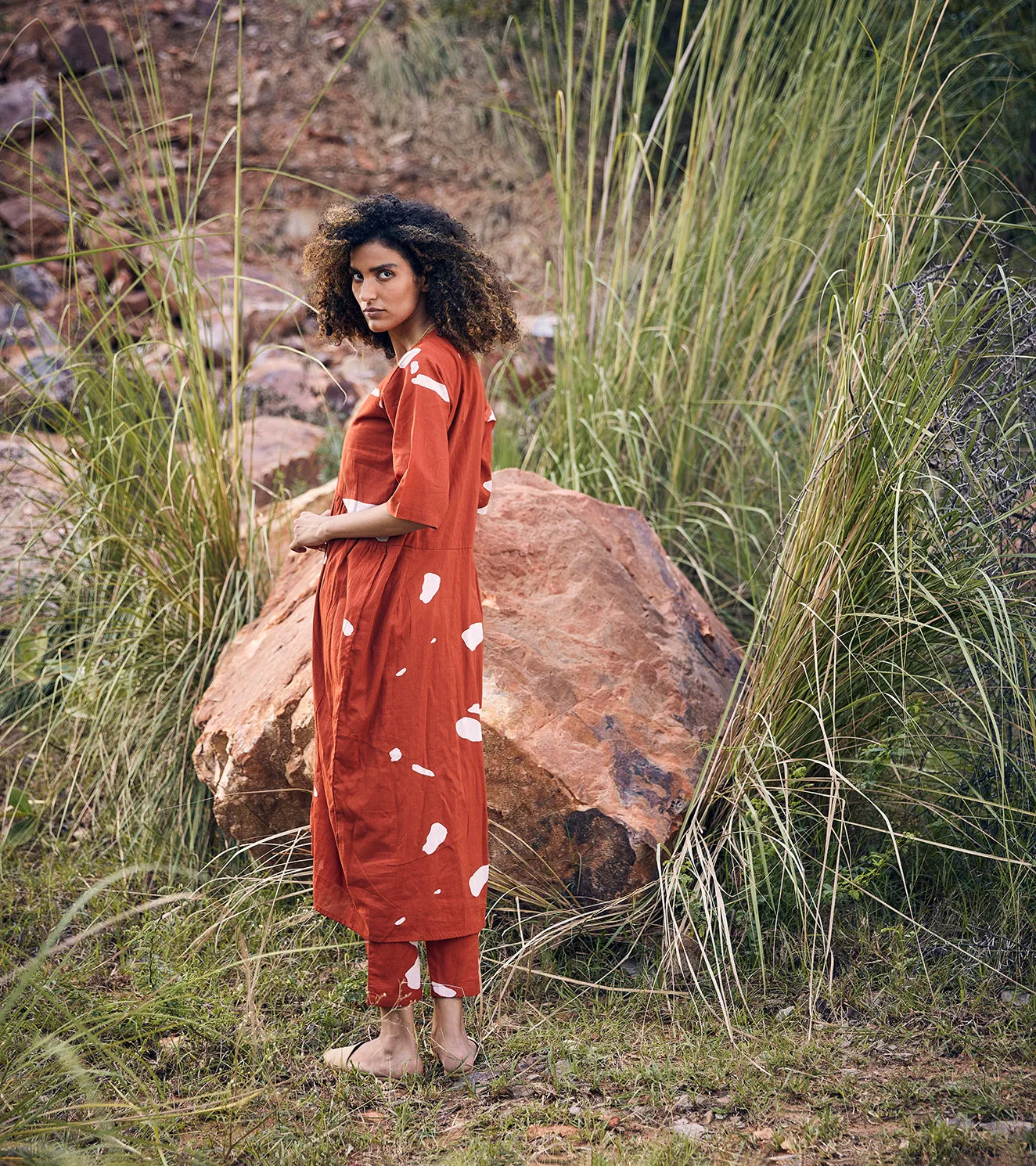 Khara Kapas Harvest Moon Co-ord Set 100% Cotton  Red and Off-white KW698