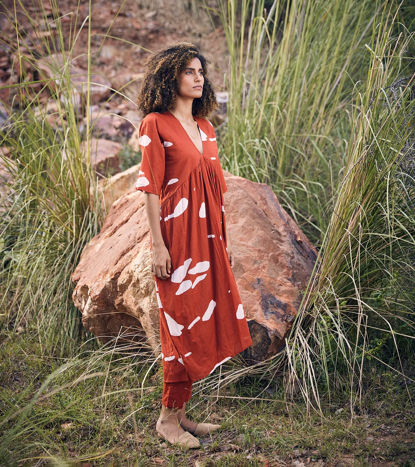 Khara Kapas Harvest Moon Co-ord Set 100% Cotton  Red and Off-white KW698