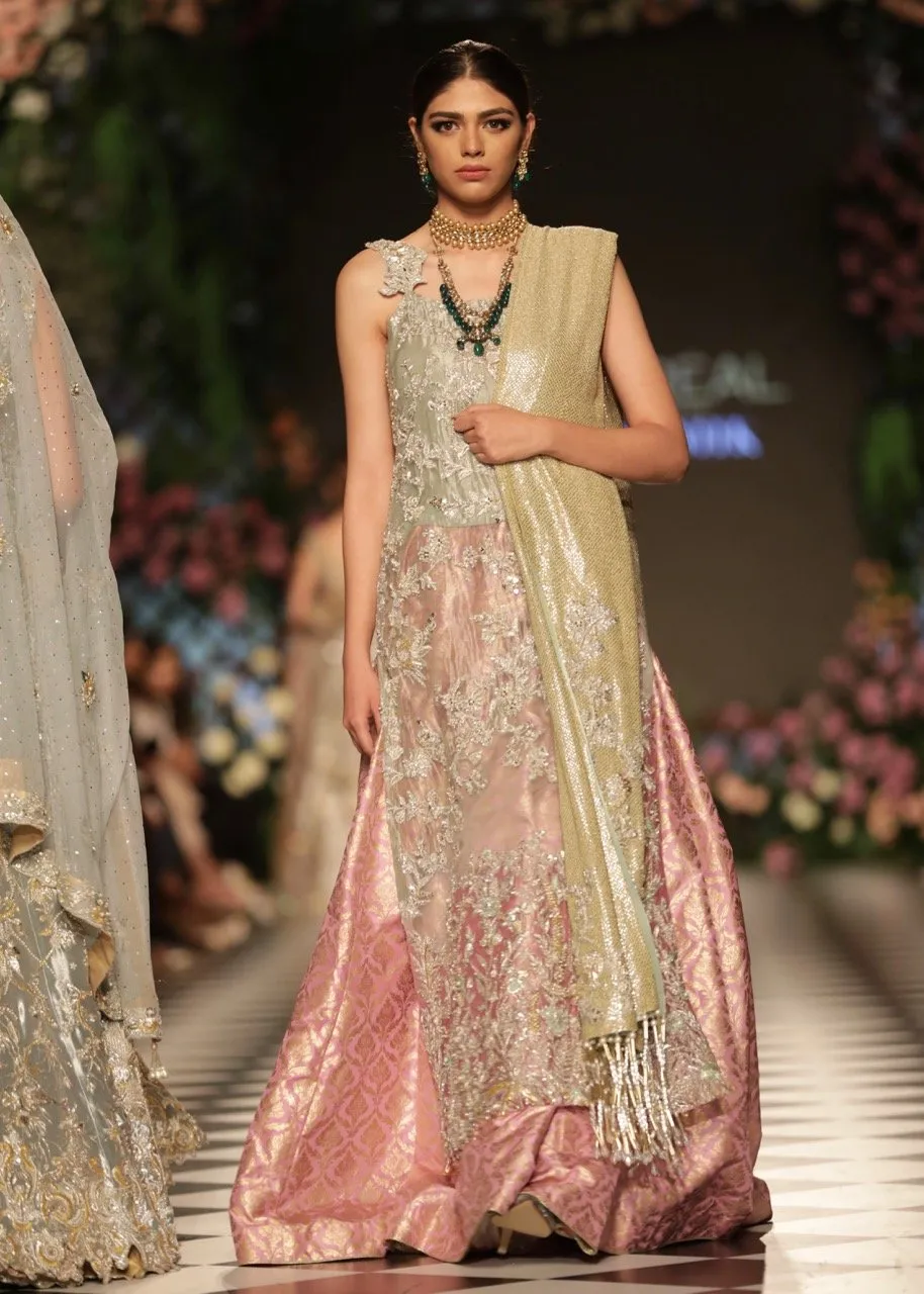 Latest Pakistani Pink Bridal Gown Dress for Wedding #J5170