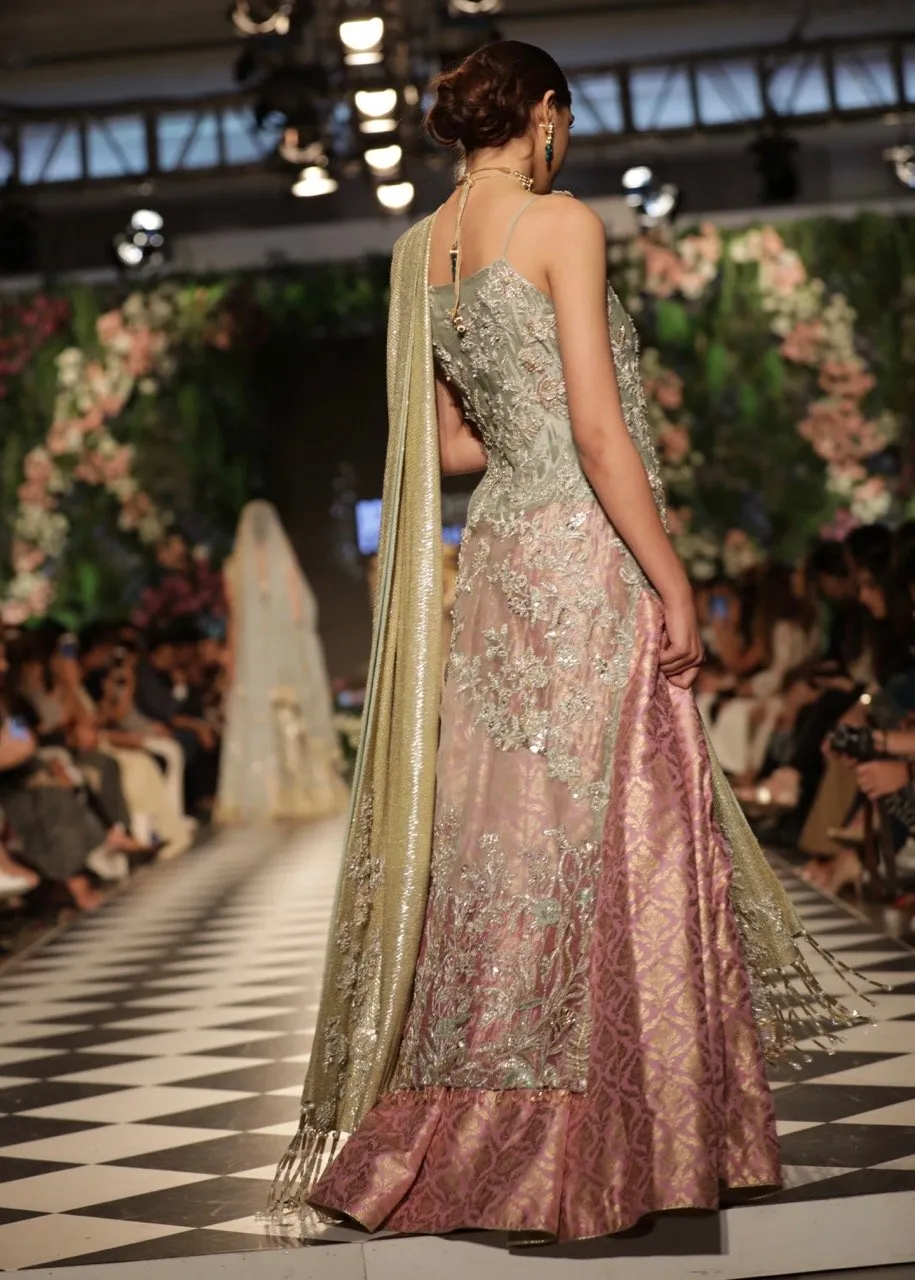 Latest Pakistani Pink Bridal Gown Dress for Wedding #J5170