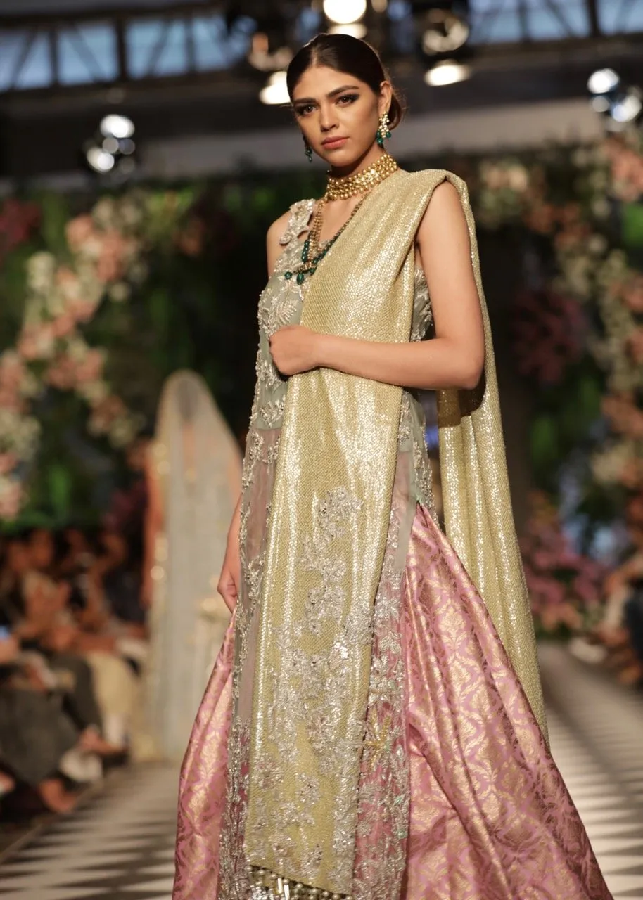 Latest Pakistani Pink Bridal Gown Dress for Wedding #J5170