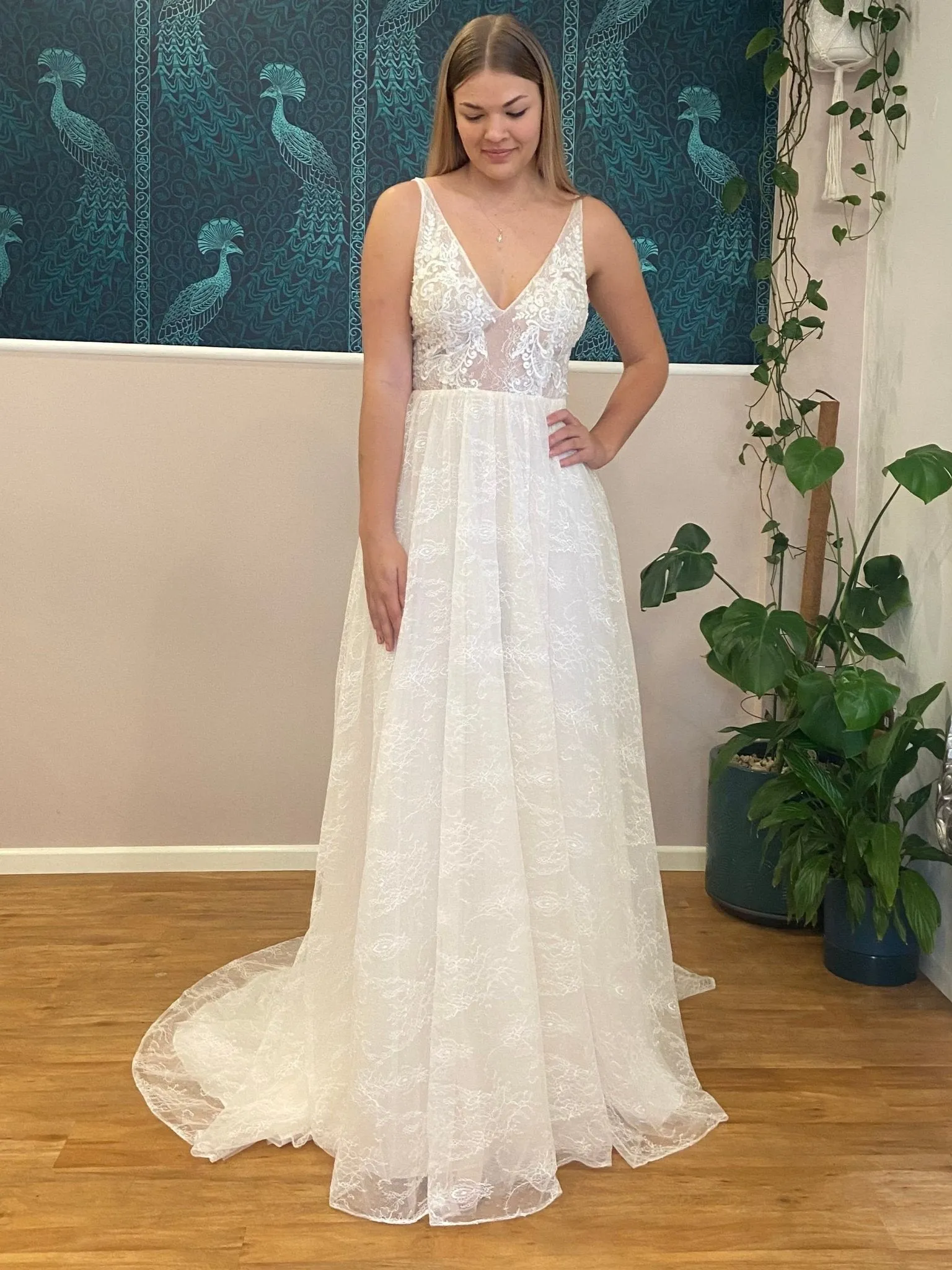 Mary romantic ivory/champagne wedding gown size 12/14 Express NZ wide