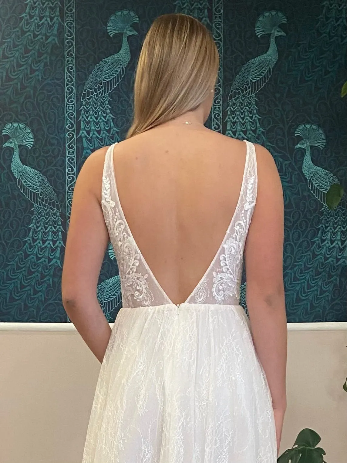 Mary romantic ivory/champagne wedding gown size 12/14 Express NZ wide