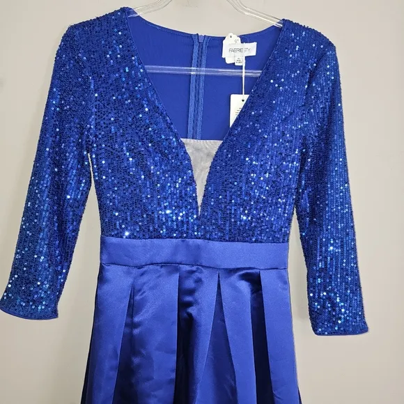 NWT Size XS Gorgeous Blue, Full Length Dress with Sequin Top and back zip