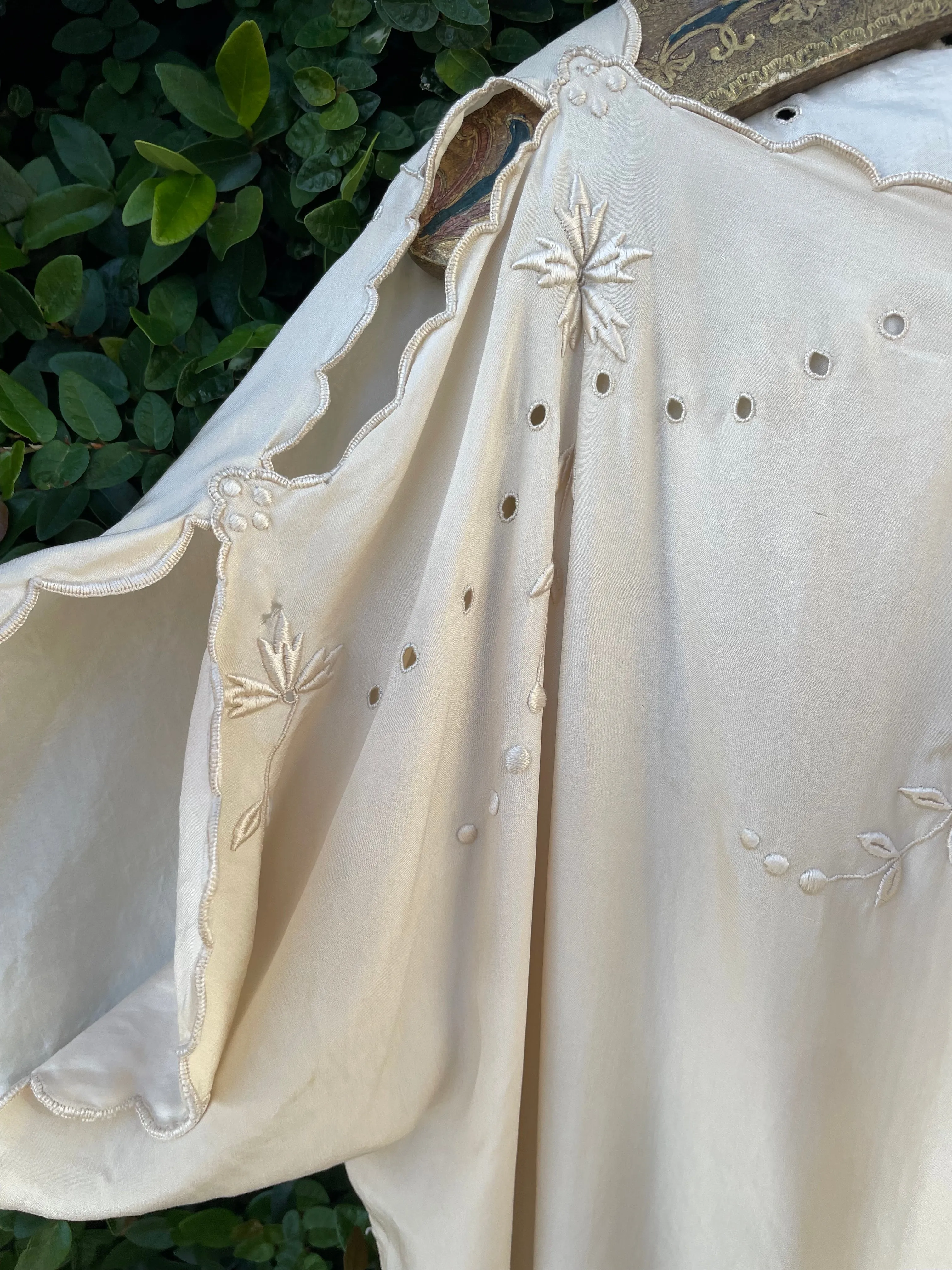 Rare 1910s Floral Motif Embroidered Art and Crafts Cold Shoulder Robe