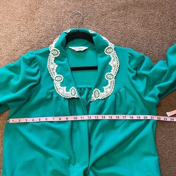 Shadowline vintage robe, full length. Size Med.