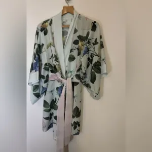 Ted Baker mint green floral satin dressing gown.
