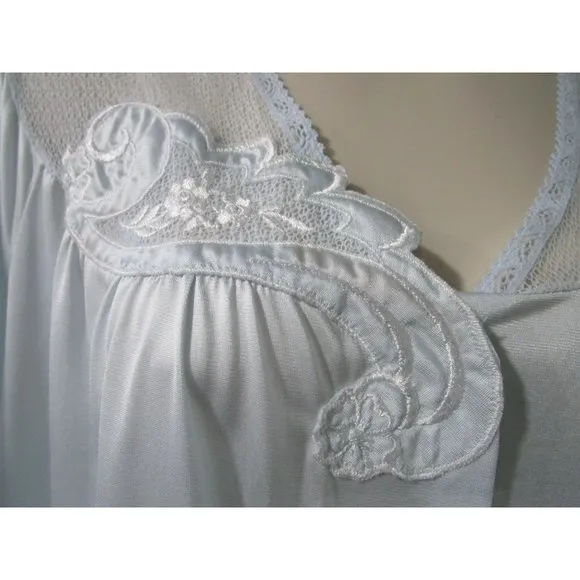 Vintage Vanity Fair Light Ice Blue Dressing Gown Lace Floral Applique L XL EUC