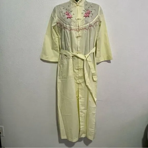 Vtg 50s Peacock Chinese Pastel Yellow Embroidered Floral Mandarin Collar Gown