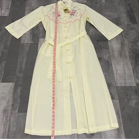 Vtg 50s Peacock Chinese Pastel Yellow Embroidered Floral Mandarin Collar Gown