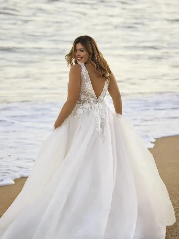 W1 White One Size 20 Stewart Off White/GlitterTulle Gown