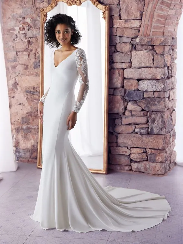 W1 White One Size 6 Ljubov Off White Gown